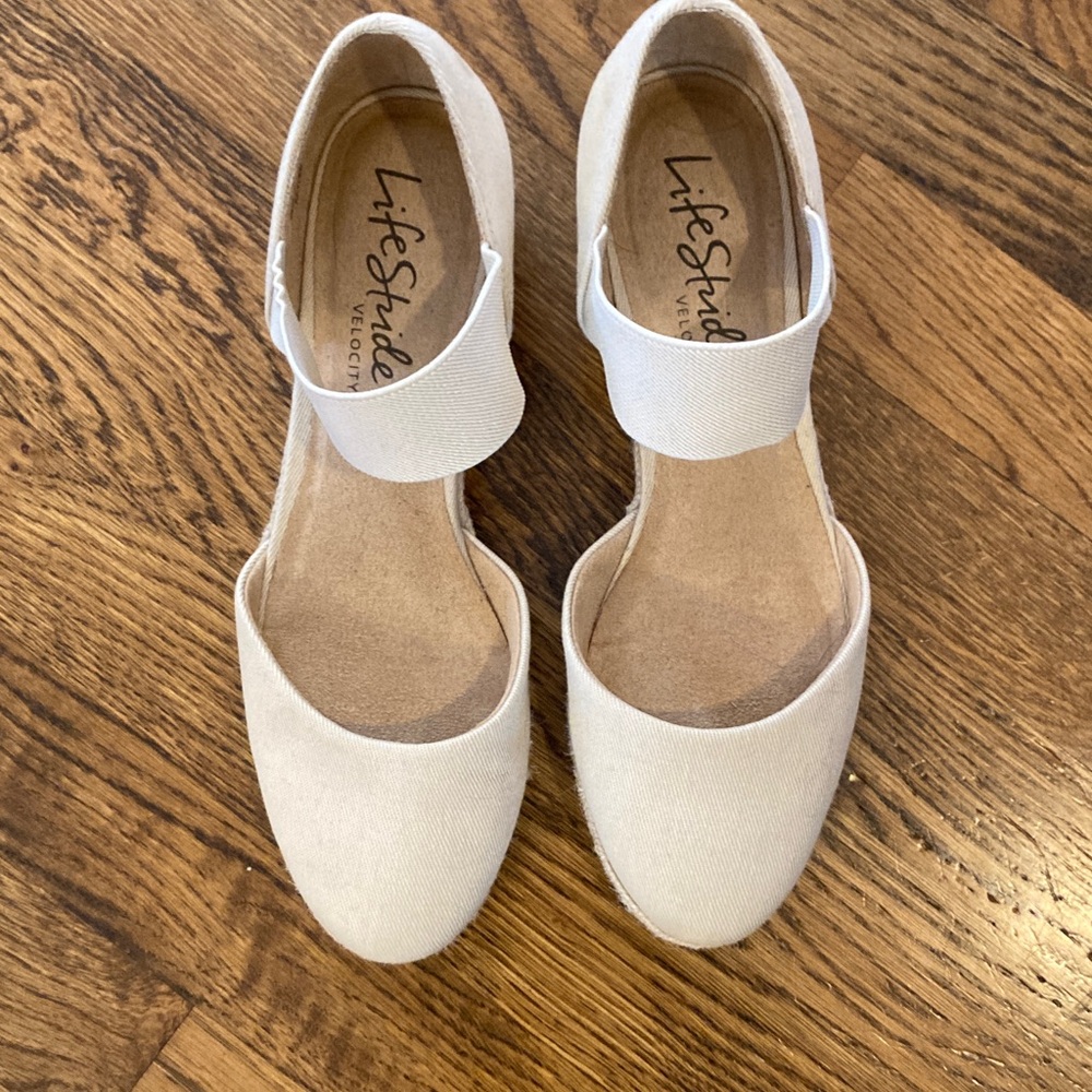 Life Stride Women's Kaylee size 8 Off white/Ecru Espadrilles